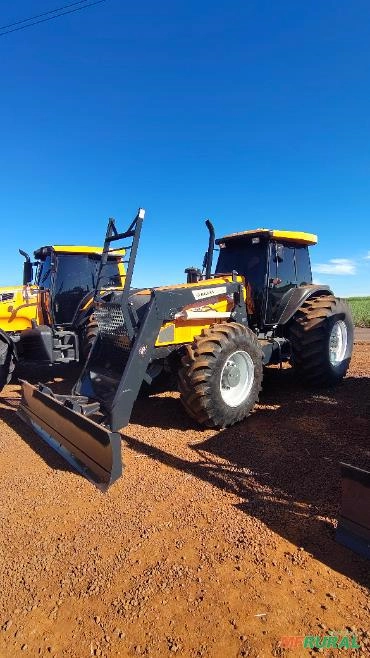 Valtra BH180 ano 2008 com Lâmina Imagem Valtra BH180 ano 2008 com Lâmina