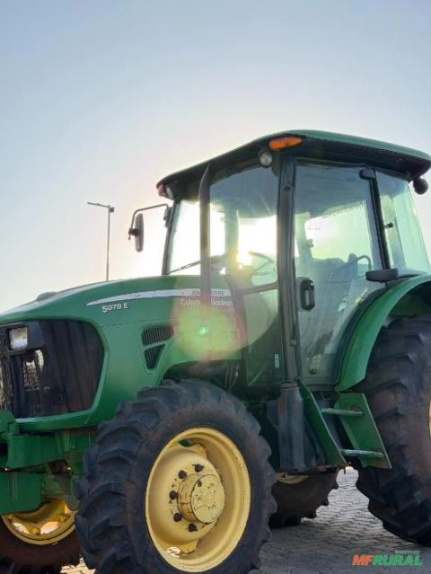 TRATOR JOHN DEERE 5078E Imagem TRATOR JOHN DEERE 5078E