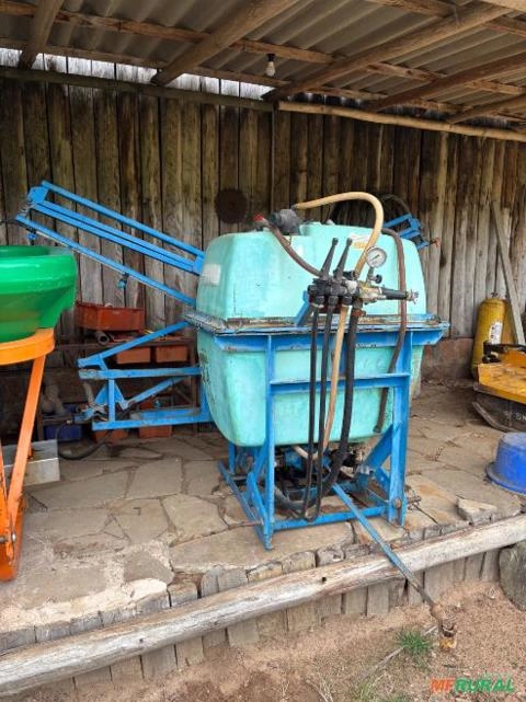 Pulverizador Berthoud 400 litros barra 12 metros Imagem Pulverizador Berthoud 400 litros barra 12 metros