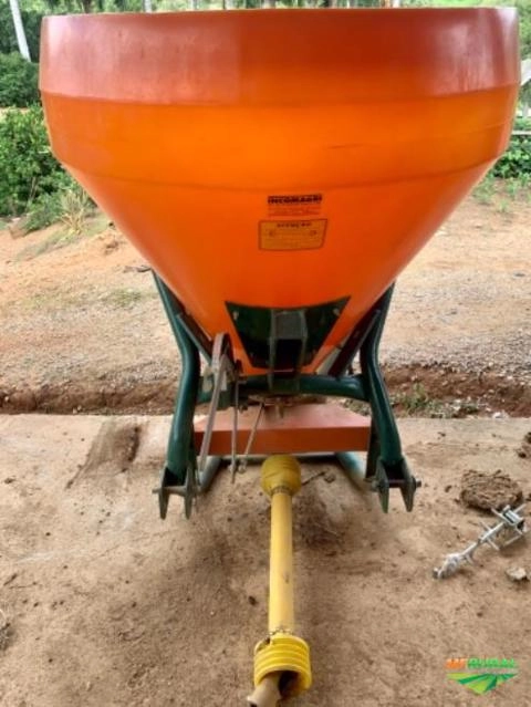 Distribuidor de fertilizantes e sementes Sembra 600-P Imagem Distribuidor de fertilizantes e sementes Sembra 600-P