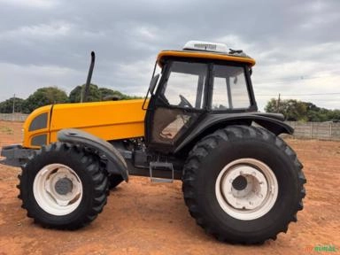 Trator Valtra BM 125 - 4x4 Imagem Trator Valtra BM 125 - 4x4