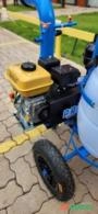 Ordenhadeira móvel com motor a gasolina e conjunto duplo Imagem Ordenhadeira móvel com motor a gasolina e conjunto duplo