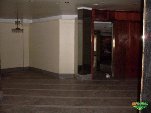 Imagem Prédio inteiro por máquinas pesadas Imagem Prédio inteiro por máquinas pesadas