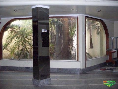 Imagem Prédio inteiro por máquinas pesadas Imagem Prédio inteiro por máquinas pesadas