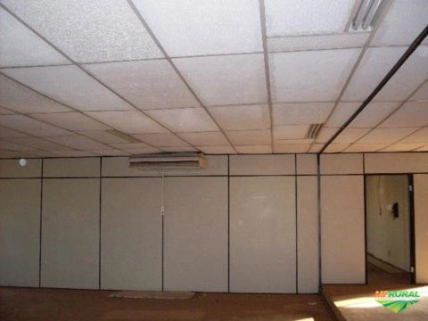 Imagem Prédio inteiro por máquinas pesadas Imagem Prédio inteiro por máquinas pesadas