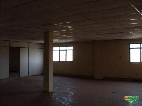 Imagem Prédio inteiro por máquinas pesadas Imagem Prédio inteiro por máquinas pesadas