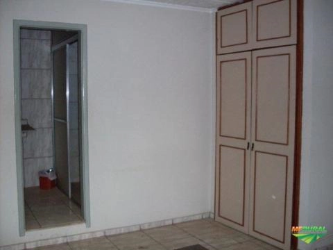 Imagem Prédio inteiro por máquinas pesadas Imagem Prédio inteiro por máquinas pesadas