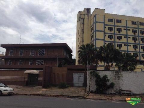 Imagem Prédio inteiro por máquinas pesadas Imagem Prédio inteiro por máquinas pesadas