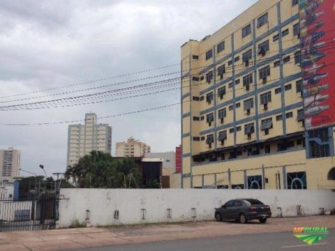 Imagem Prédio inteiro por máquinas pesadas Imagem Prédio inteiro por máquinas pesadas