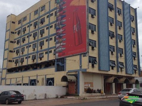 Imagem Prédio inteiro por máquinas pesadas Imagem Prédio inteiro por máquinas pesadas