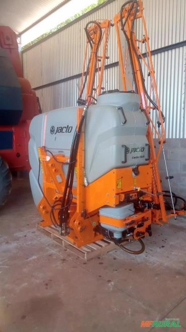 Pulverizador Jacto Condor 1200 lts Imagem Pulverizador Jacto Condor 1200 lts
