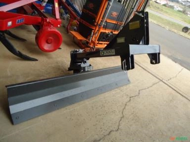 PLAINA AGRICOLA TRASEIRA REVERSIVEL 2,40 mt LARGURA CADIOLI Imagem PLAINA AGRICOLA TRASEIRA REVERSIVEL 2,40 mt LARGURA CADIOLI