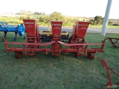 PLANTADEIRA BALDAN DE 3 LINHAS MUITO CONSERVADA Imagem PLANTADEIRA BALDAN DE 3 LINHAS MUITO CONSERVADA
