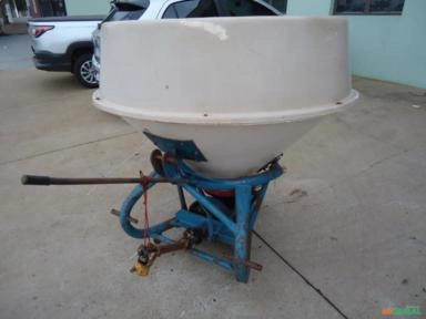 DESTRIBUIDOR DE SEMENTES E ADUBO VICON 600 DE PENDULO Imagem DESTRIBUIDOR DE SEMENTES E ADUBO VICON 600 DE PENDULO