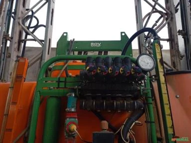 Imagem Pulverizador Stara Corisco 700 + controlador de vazão + GPS Stara Imagem Pulverizador Stara Corisco 700 + controlador de vazão + GPS Stara