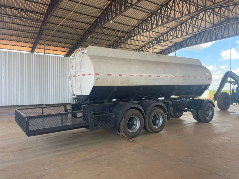 CARRETA TANQUE 23.000 LT COM PLATAFORMA Imagem CARRETA TANQUE 23.000 LT COM PLATAFORMA