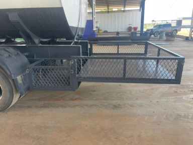 Imagem CARRETA TANQUE 23.000 LT COM PLATAFORMA Imagem CARRETA TANQUE 23.000 LT COM PLATAFORMA