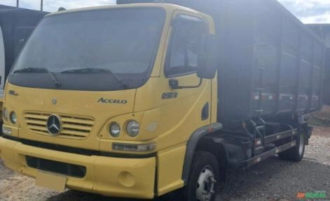 CAMINHÃO MERCEDES BENZ 915C ANO 2011/2012 Imagem CAMINHÃO MERCEDES BENZ 915C ANO 2011/2012