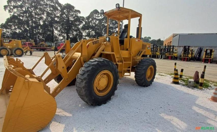 PÁ CARREGADEIRA CATERPILLAR 930T ANO 1994 Imagem PÁ CARREGADEIRA CATERPILLAR 930T ANO 1994
