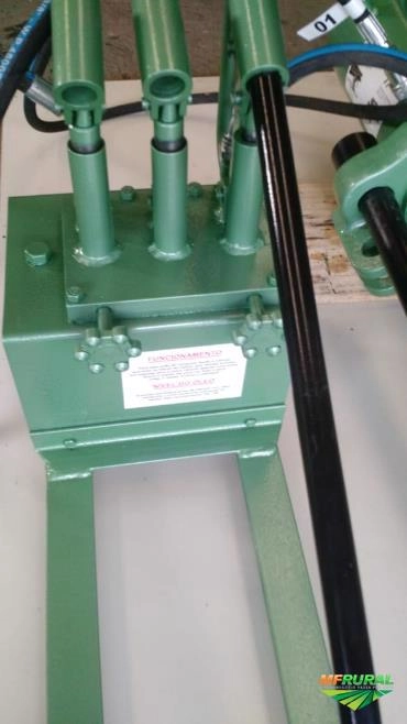 Imagem Prensa para virar pinos e buchas. Imagem Prensa para virar pinos e buchas.