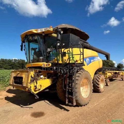 Colheitadeira New Holland CR 9060 Imagem Colheitadeira New Holland CR 9060