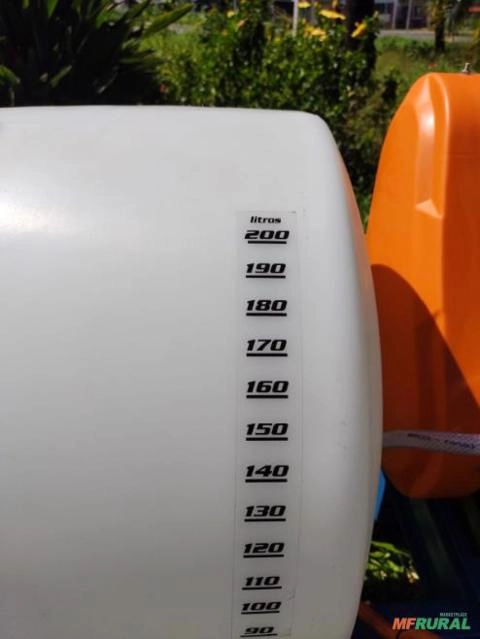 Imagem Pulverizador 200 litros com bomba de pistões e motor Imagem Pulverizador 200 litros com bomba de pistões e motor