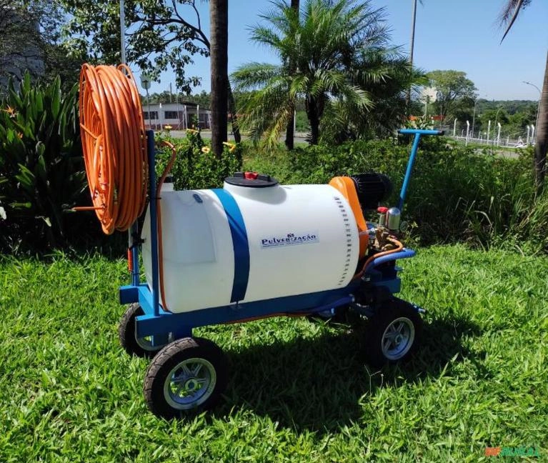 Pulverizador 200 litros com bomba de pistões e motor Imagem Pulverizador 200 litros com bomba de pistões e motor