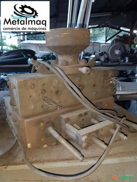 Cabeçote De Extrusora Sopradora Quadruplo 4x70 C6131 Imagem Cabeçote De Extrusora Sopradora Quadruplo 4x70 C6131