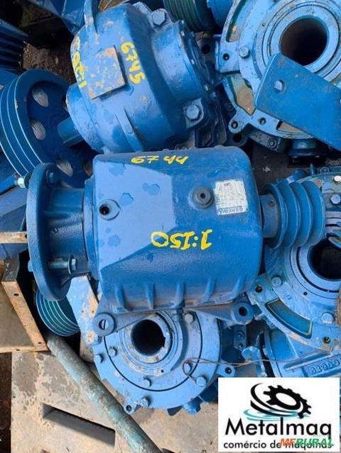 Redutor de velocidade 1:150 eixo entrada Ø23mm- C6744 Imagem Redutor de velocidade 1:150 eixo entrada Ø23mm- C6744