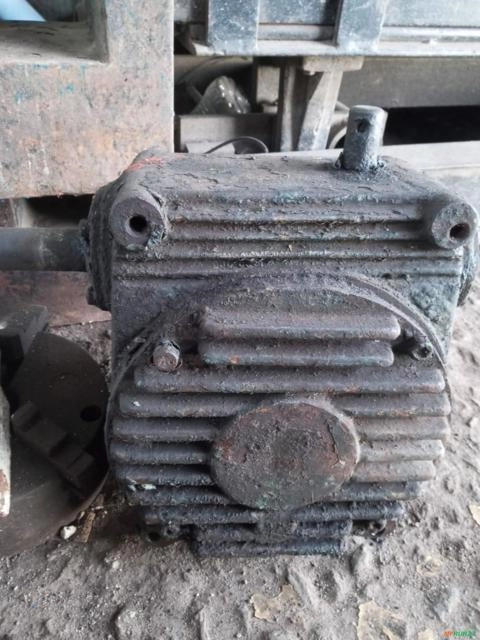 Redutor de velocidade 1:20 Revisado e Pintado - C6905 Imagem Redutor de velocidade 1:20 Revisado e Pintado - C6905