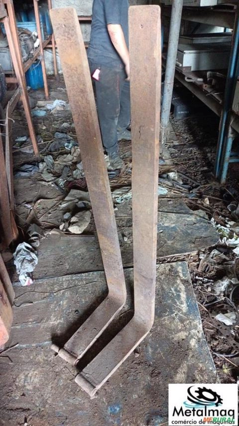 Garfos de empilhadeira 2,5 ton 900mm x 30mm - C6857 Imagem Garfos de empilhadeira 2,5 ton 900mm x 30mm - C6857