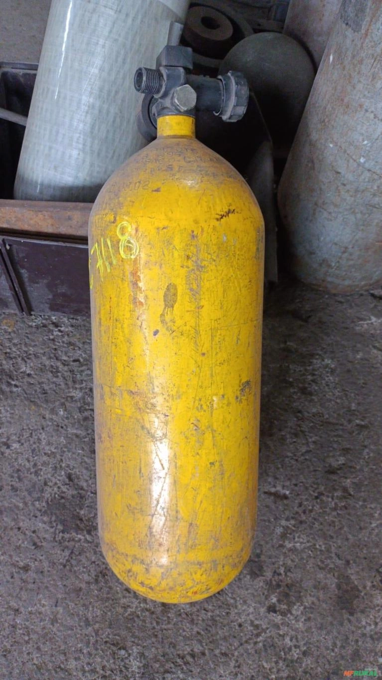 Cilindro de Oxigênio 3,8kg 374 bar cheio - C7118 Imagem Cilindro de Oxigênio 3,8kg 374 bar cheio - C7118