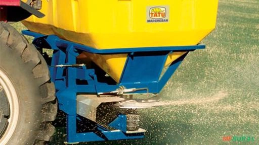 Distribuidor de Adubo e Sementes Tatu Marchesan | Modelo DCA 1200 Imagem Distribuidor de Adubo e Sementes Tatu Marchesan | Modelo DCA 1200