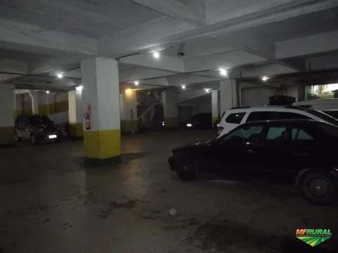 Estacionamento Rotativo e Mensal. 2.000m² ou implantação de Centro de Distribuição em Porto Alegre.