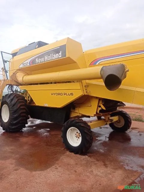 Colheitadeira New Holland TC 57