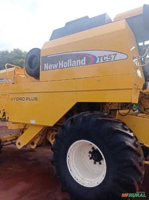 Colheitadeira New Holland TC 57