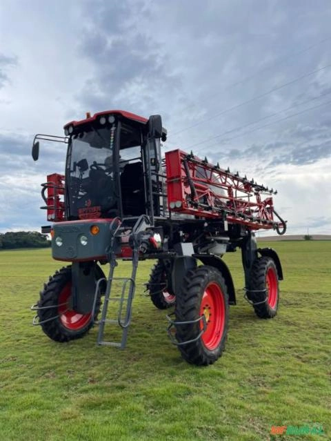 Pulverizador Autopropelido Allikon 2.300 lts com 25 MTS da barra Imagem Pulverizador Autopropelido Allikon 2.300 lts com 25 MTS da barra