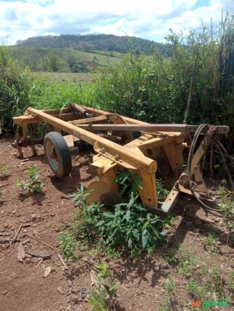 Trator Valtra/Valmet A 750 4x4 ano 14