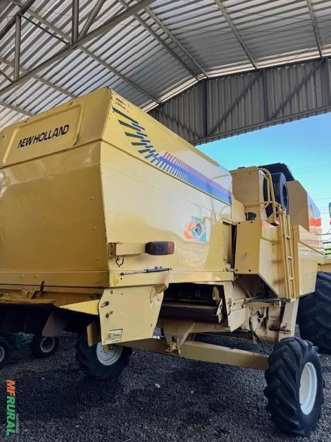 Colheitadeira Agrícola, Marca New Holland, Modelo TC 57, ano 2002 Completa