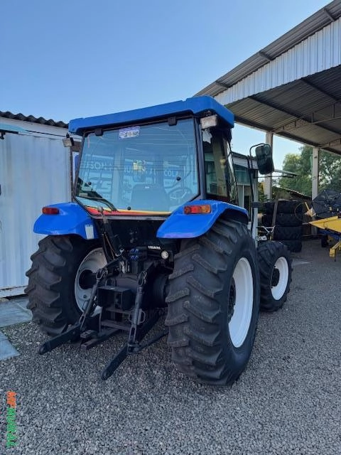 Imagem Trator Agrícola, Marca New Holland, Modelo TL 75, ano 2013 4X4. Imagem Trator Agrícola, Marca New Holland, Modelo TL 75, ano 2013 4X4.