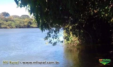 Terreno as margens do rio Urucuia em Riachinho - MG