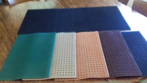 Imagem Tapetes de borracha para ninhos de aves, galinhas, peru. Imagem Tapetes de borracha para ninhos de aves, galinhas, peru.