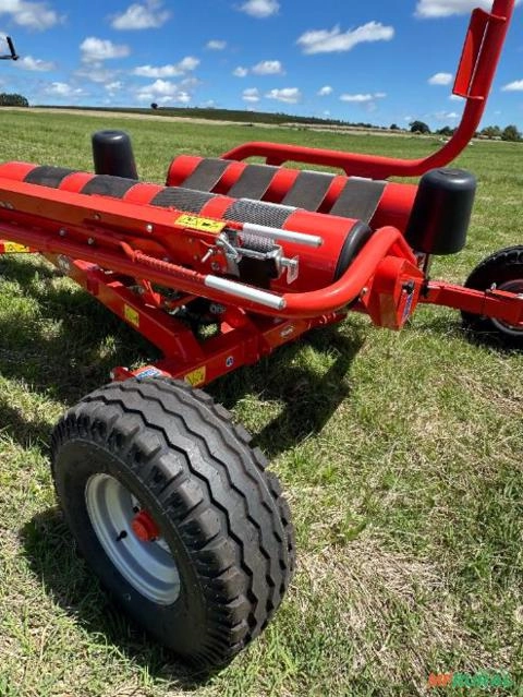 Imagem EMPACOTADEIRA KUHN RW 1410 M Imagem EMPACOTADEIRA KUHN RW 1410 M