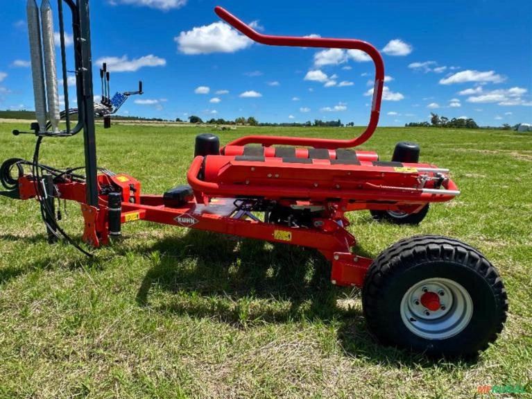 EMPACOTADEIRA KUHN RW 1410 M Imagem EMPACOTADEIRA KUHN RW 1410 M