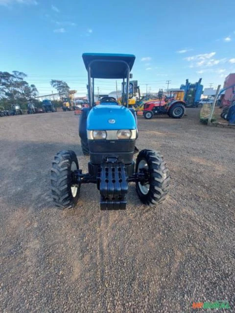 Trator New Holland TT3880 4X4 Ano 11