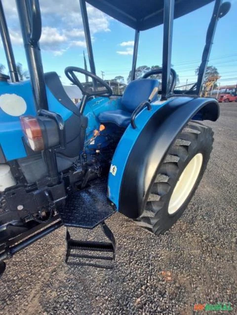 Trator New Holland TT3880 4X4 Ano 11