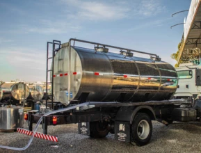 Tanque rodoviário em aço inox para transporte de leite (Usado)