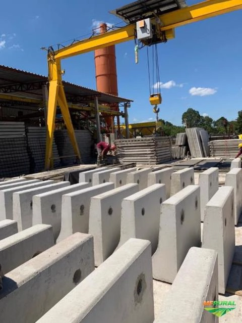 Abrigos de ônibus e Barreira New Jersey Imagem Abrigos de ônibus e Barreira New Jersey