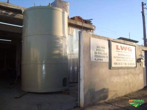 CAIXAS DE ÁGUA OU PRODUTOS QUÍMICOS SOB MEDIDA. Imagem CAIXAS DE ÁGUA OU PRODUTOS QUÍMICOS SOB MEDIDA.