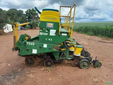 Imagem Plantadeira tatu ultraflex  17 linhas só sementes Imagem Plantadeira tatu ultraflex  17 linhas só sementes